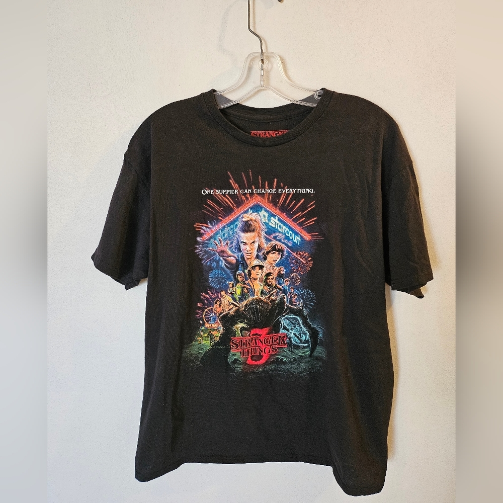 Stranger Things 3 Starcourt Graphic T-shirt | Size Medium